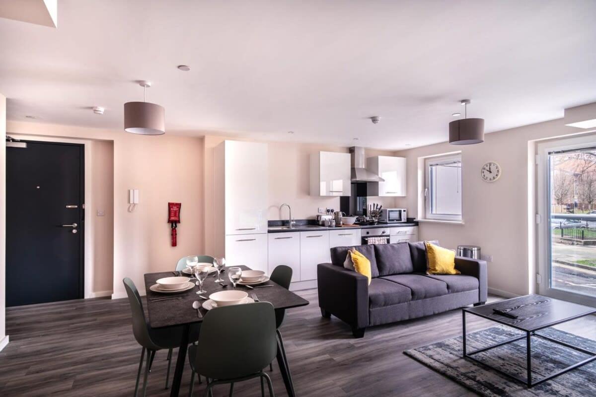 Modern & Spacious 2 Bed Apartment In Манчестер Екстер'єр фото